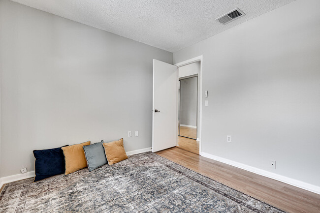 Building Photo - 13065 Albright Ct