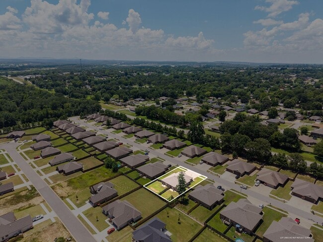 Building Photo - 1118 Springhill Rd