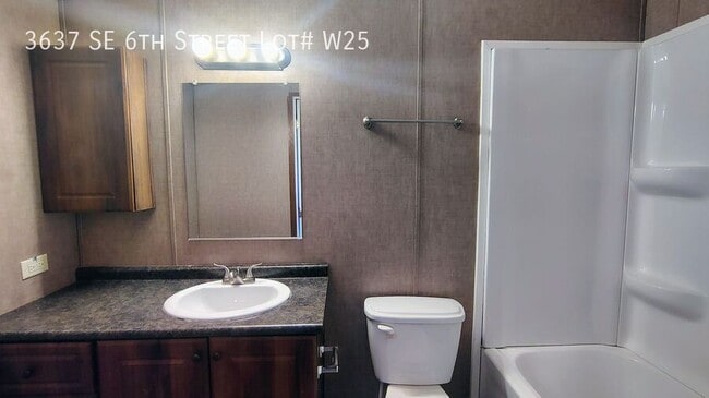 Building Photo - 3637 SE 6th St