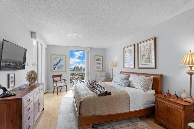 Building Photo - 21205 Yacht Club Dr