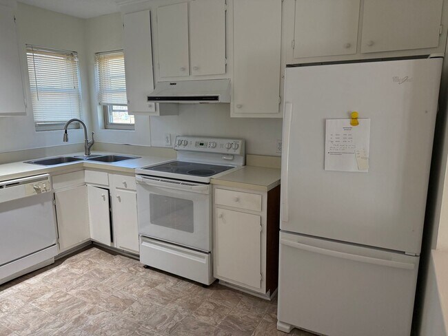 Building Photo - Adorable 2 Bedroom Off Alamance Church Road