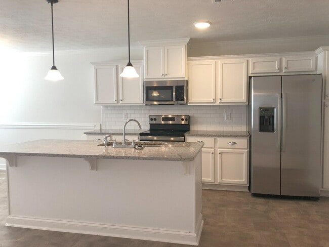 Building Photo - 807 Goodale Dr