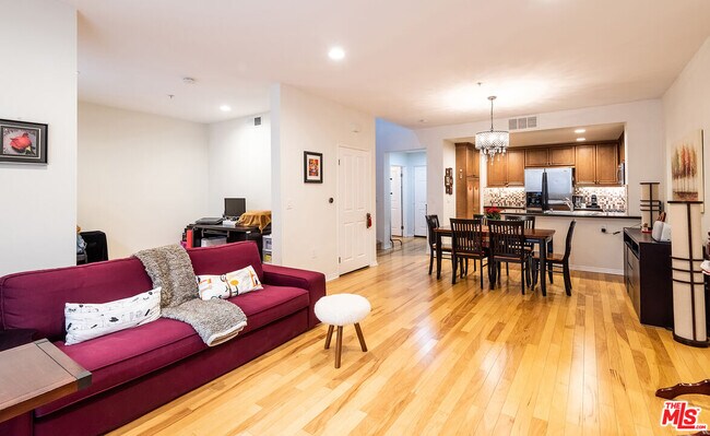 Building Photo - 6020 S Seabluff Dr