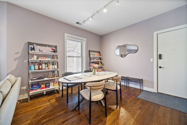 Building Photo - 1951 W Byron St