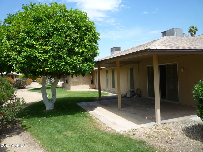 Building Photo - 12618 W Parkwood Dr