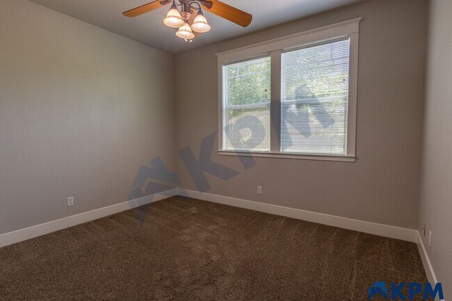 Building Photo - Updated 2-Story, 3 Bedroom 2.5 Bath Single...