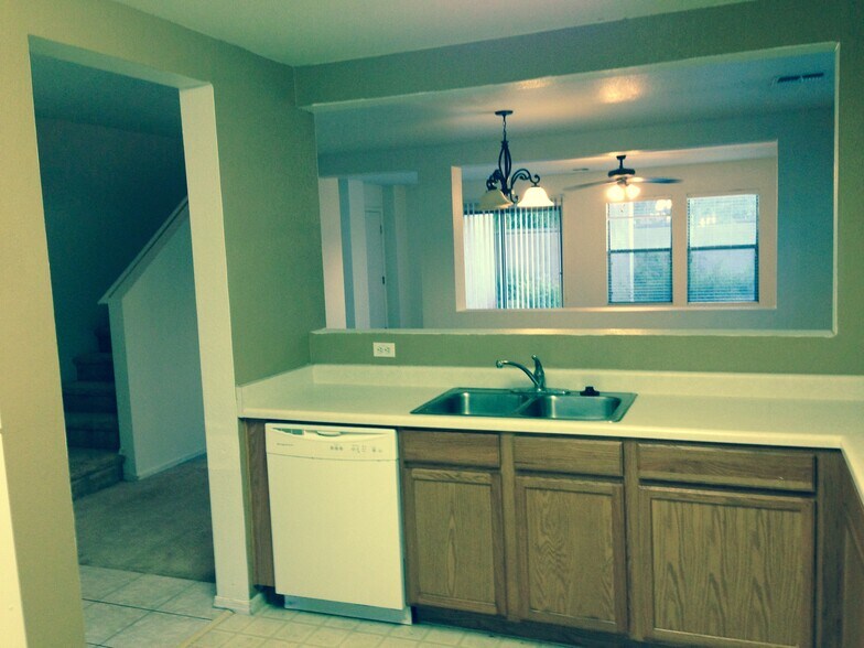 Building Photo - 722 N 112th Dr