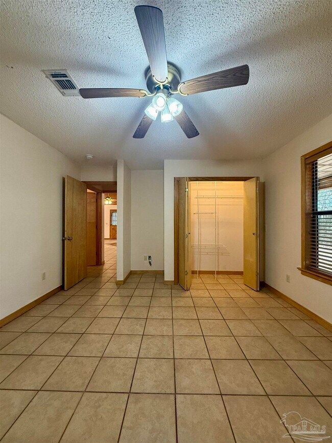 Building Photo - 7769 Lakeside Dr