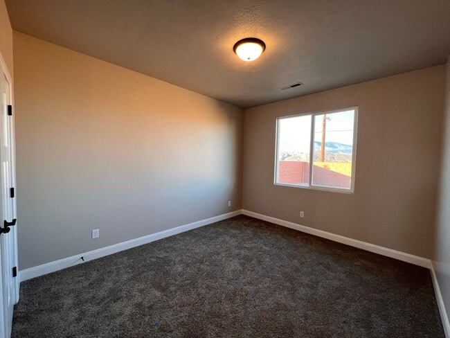 Building Photo - Newer home in Sky Ridge