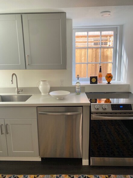 Building Photo - 2216 E Roanoke St