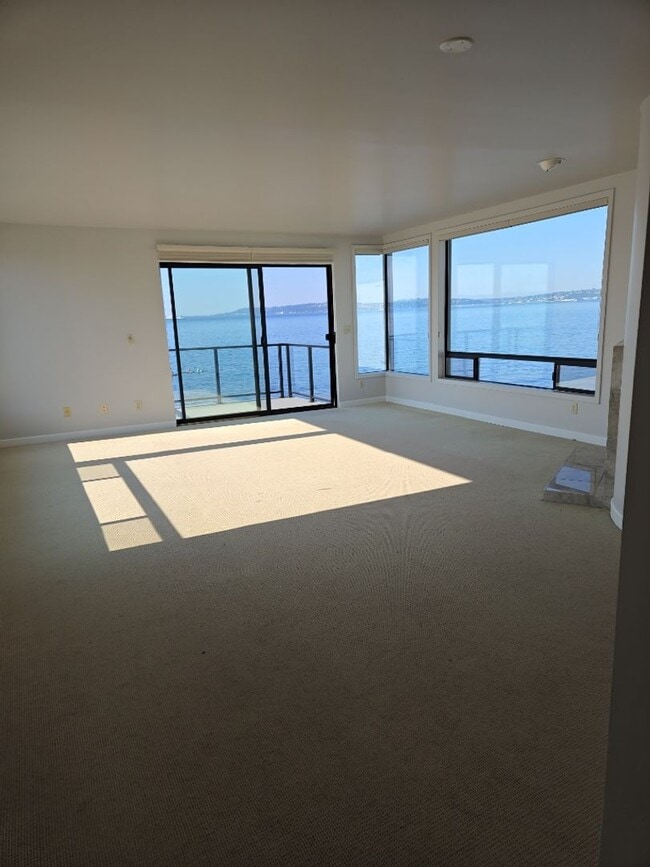 Building Photo - Must See Condo With A Phenomenal View!! $500 move in credit