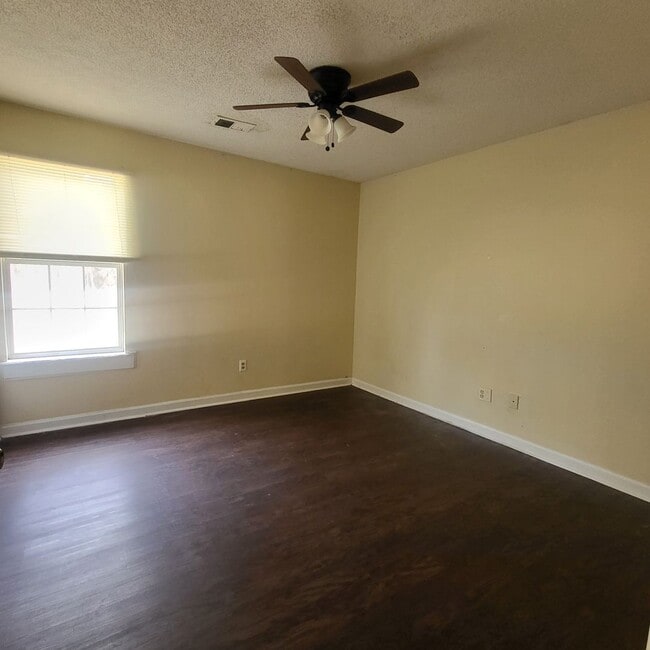 Building Photo - 639 Ed Beckham Rd