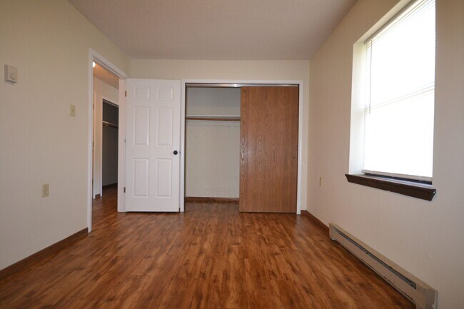 Building Photo - Warsaw Apartments