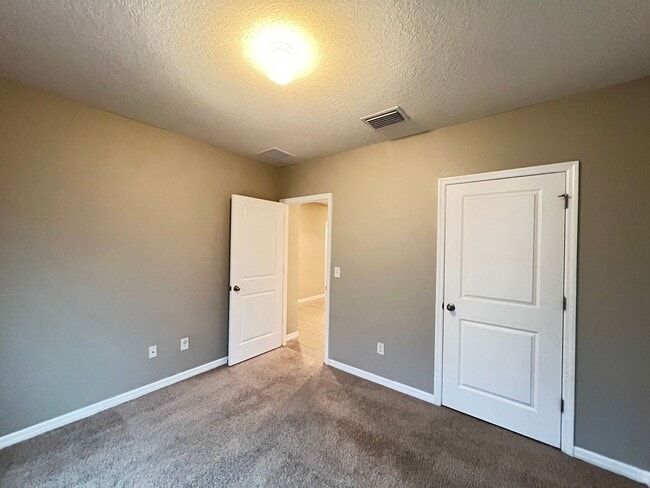 Building Photo - Beautiful, 3 Bedroom Home!!