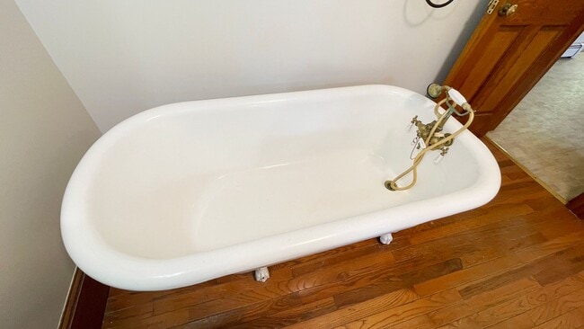 Building Photo - Gorgeous 3BR 1 Bathroom in Leominster