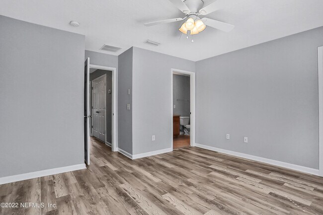 Building Photo - 822 Black Cherry Dr S