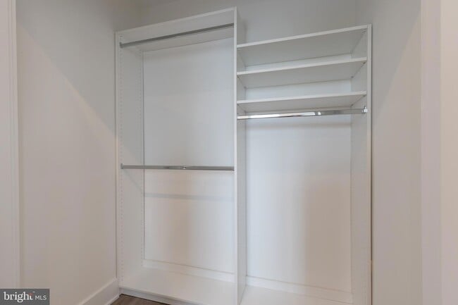 Building Photo - 1421-23-1423 E Columbia Ave