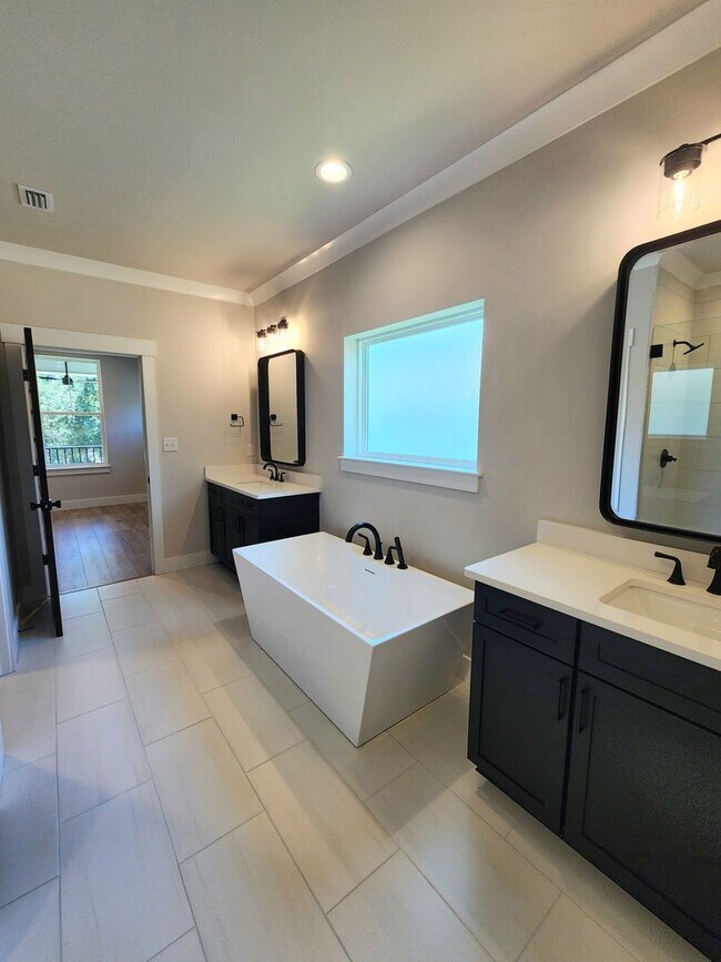 Building Photo - Stunning new executive home in Gulf Shores!