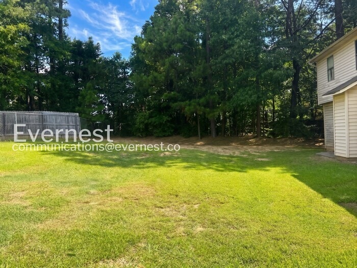 Building Photo - 909 Silverwood Dr