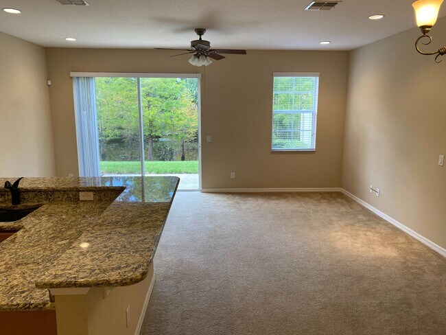 Building Photo - Townhome in Gated Community in the heart of Oviedo