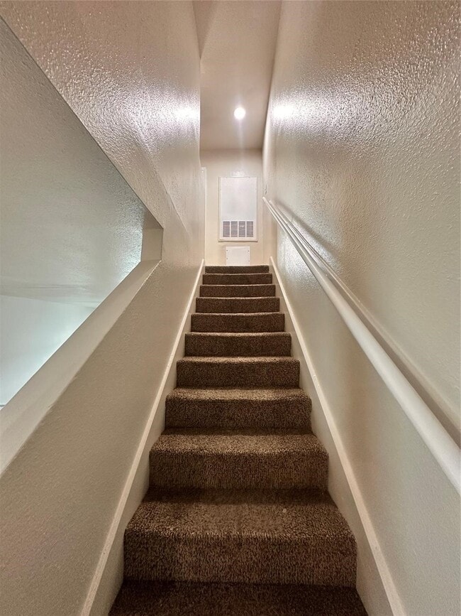 Building Photo - 8714 Victorian Village Dr