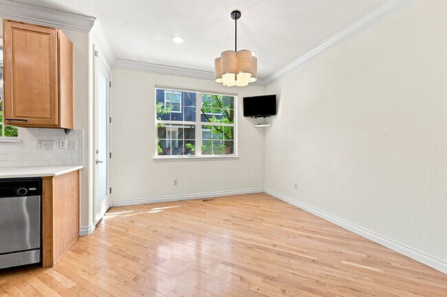 Building Photo - $2,895.95 with $300 Off the first month's rent, 2 Beds - 2.5 Bath, Townhome in Lone Tree with Bal...