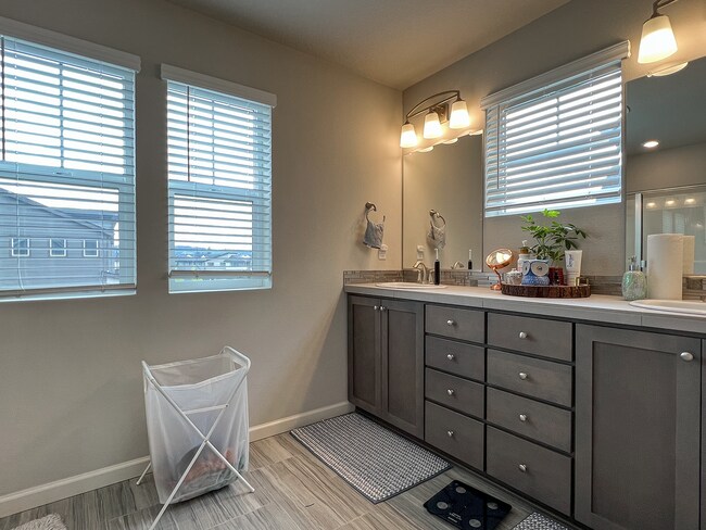 Building Photo - Amazing Location 3 Bedrooms 2.5 Bathrooms in the New Reeds Crossing Community!  Hillsboro near In...