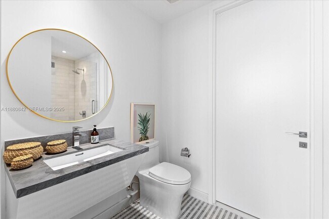 Building Photo - 700 NE 26th Terrace