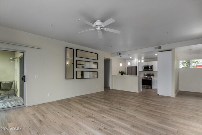 Building Photo - 1111 W University Dr