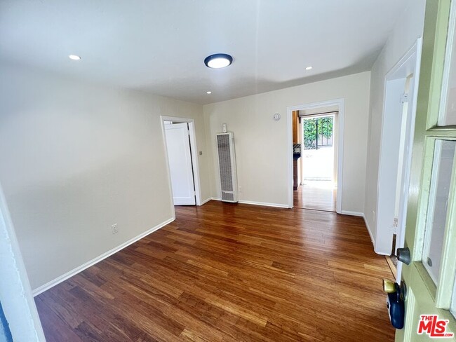 Building Photo - 2019 Cypress Ave.