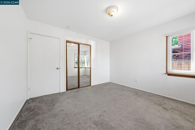 Building Photo - 1930 Sunshine Dr