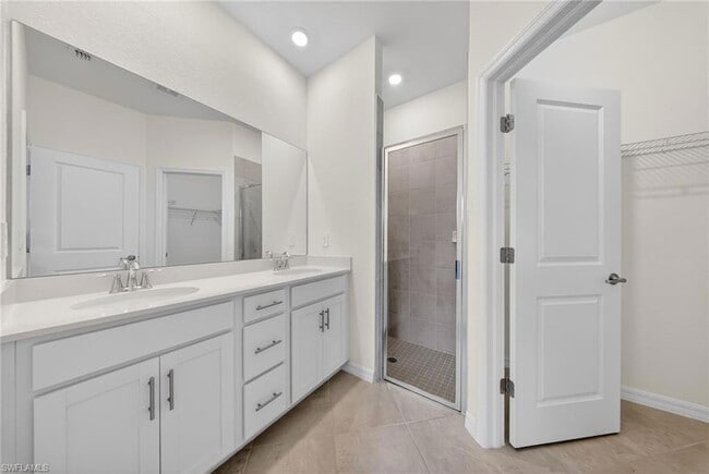 Building Photo - 2220 Dragonfruit Wy