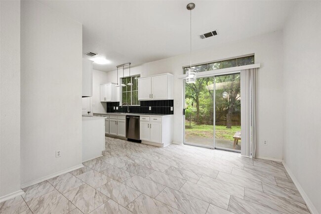 Building Photo - 4501 Whispering Valley Dr