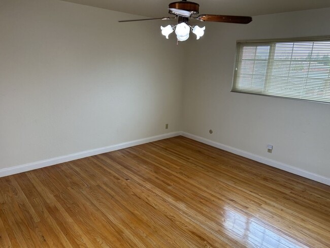 Building Photo - 2040 Barbour Dr