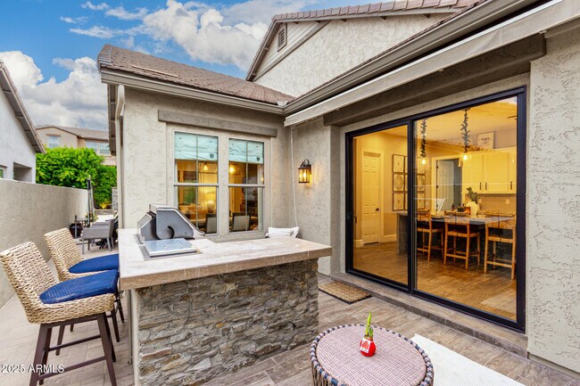 Building Photo - 9250 E Via De Vaquero Dr