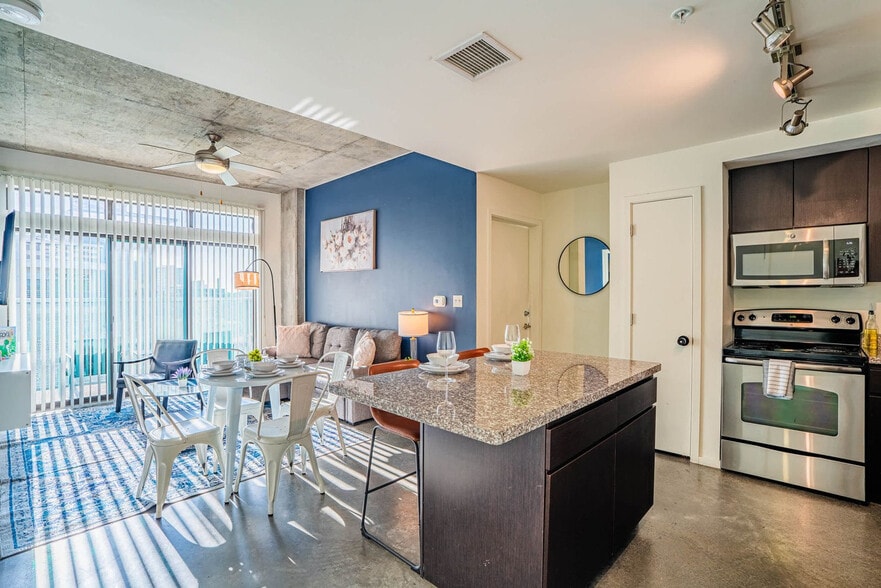 Building Photo - 333 E Roosevelt St