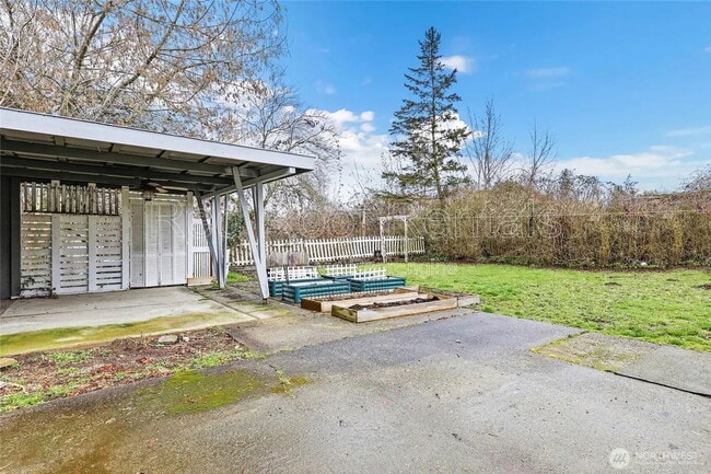 Building Photo - 1523 4th Ave NW