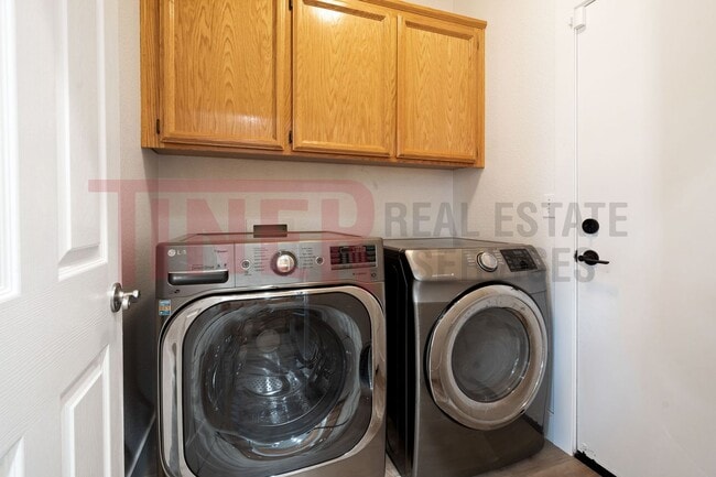 Building Photo - 2075 Larkflower Way