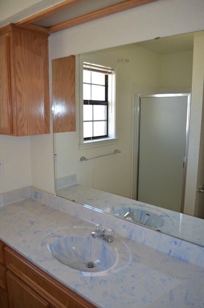 Building Photo - 914 Crymes Ln