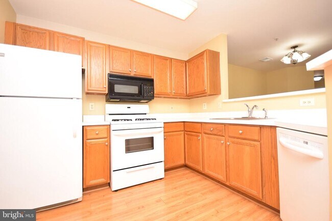 Building Photo - 11000 Kinship Ct