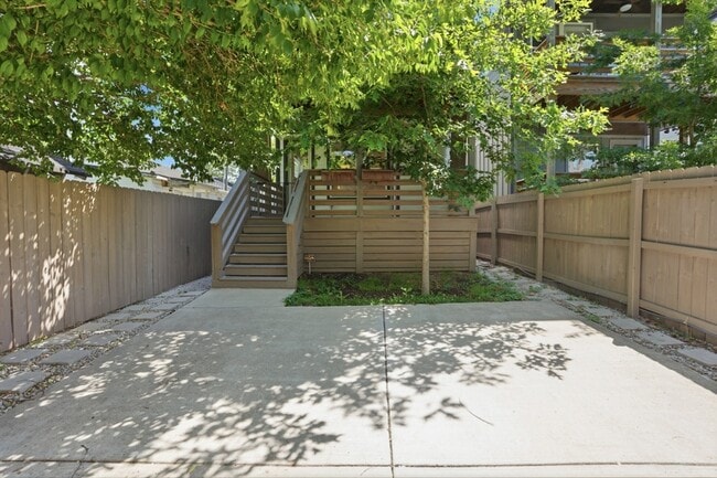 Building Photo - 1911B 15th Ave N
