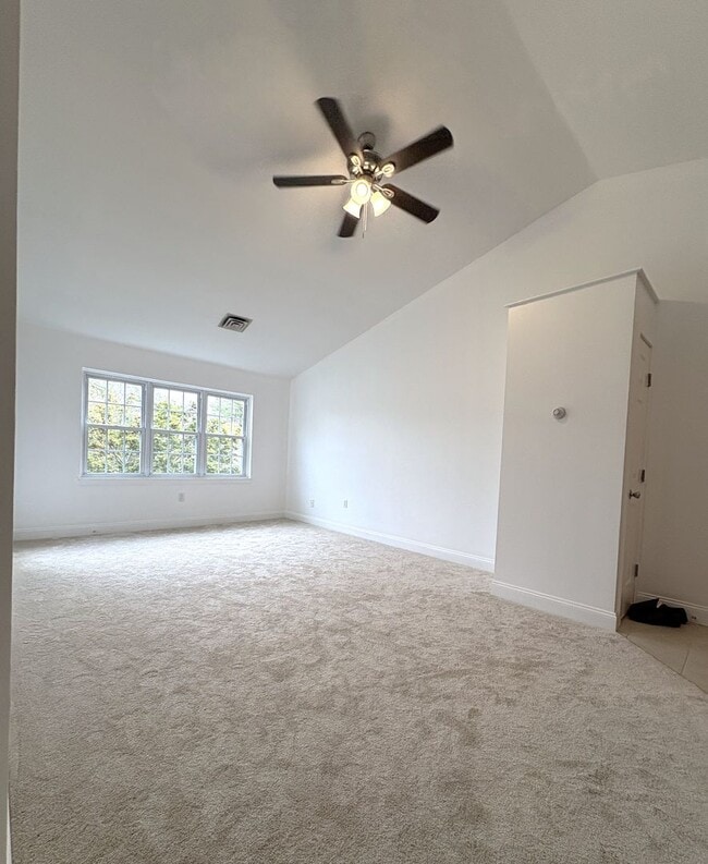 Building Photo - 25% off 1st month's rent for 4/1/26 move-in. Completely updated 2 bedroom condo in desireable Bro...