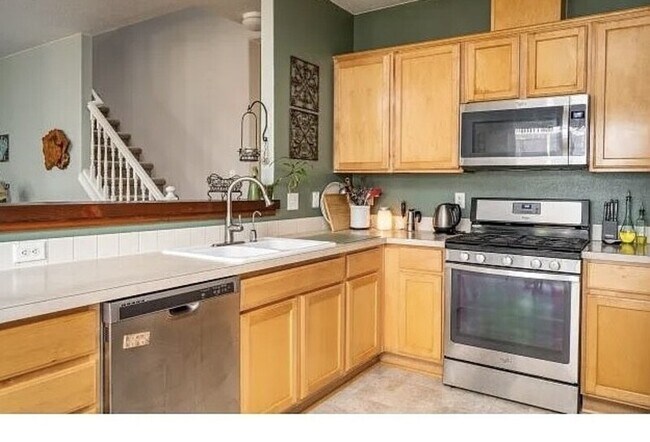 Building Photo - 16552 NE Pacific Terrace