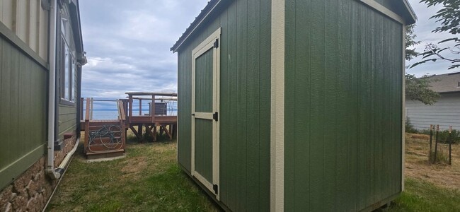 Building Photo - 200 Cypress Cir