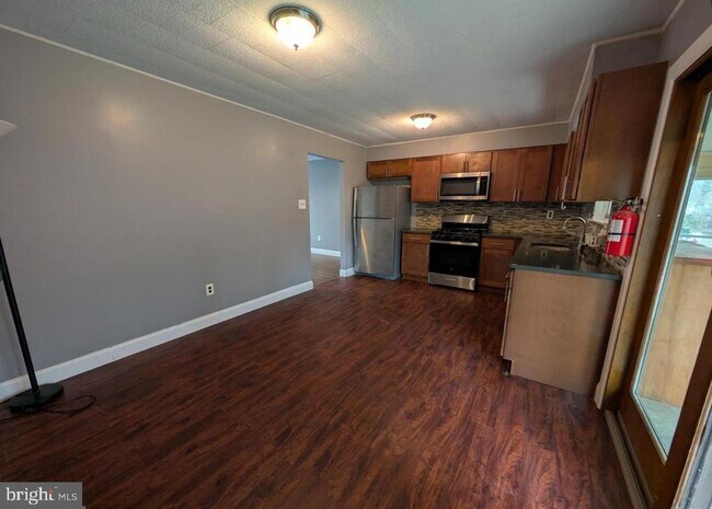 Building Photo - 126 Juniper Ave