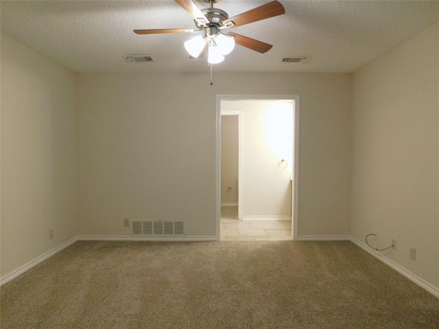 Building Photo - 2204 Canterbury Ct