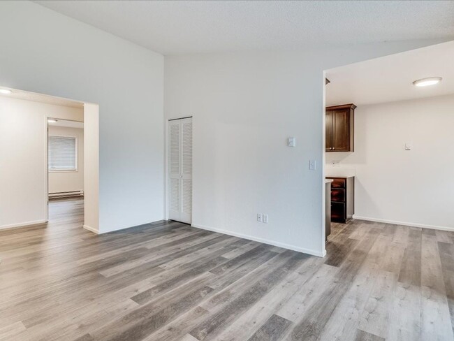 Interior Photo - Barclay Square Apartments