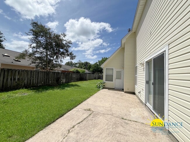 Building Photo - Charming 4-Bedroom Home in Parkwood Place, Bluewater Bay - Cul-de-Sac!