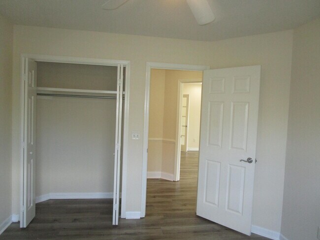 Building Photo - 3442 Beacon Dr