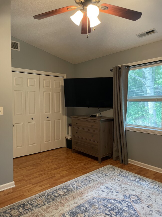 Building Photo - 74 Commodore Cmn